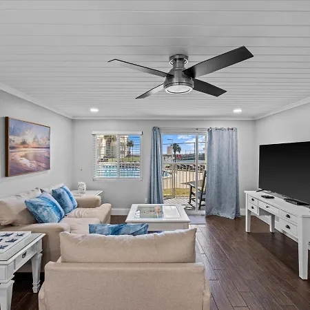 Holiday Surf And Racquet Unit 109